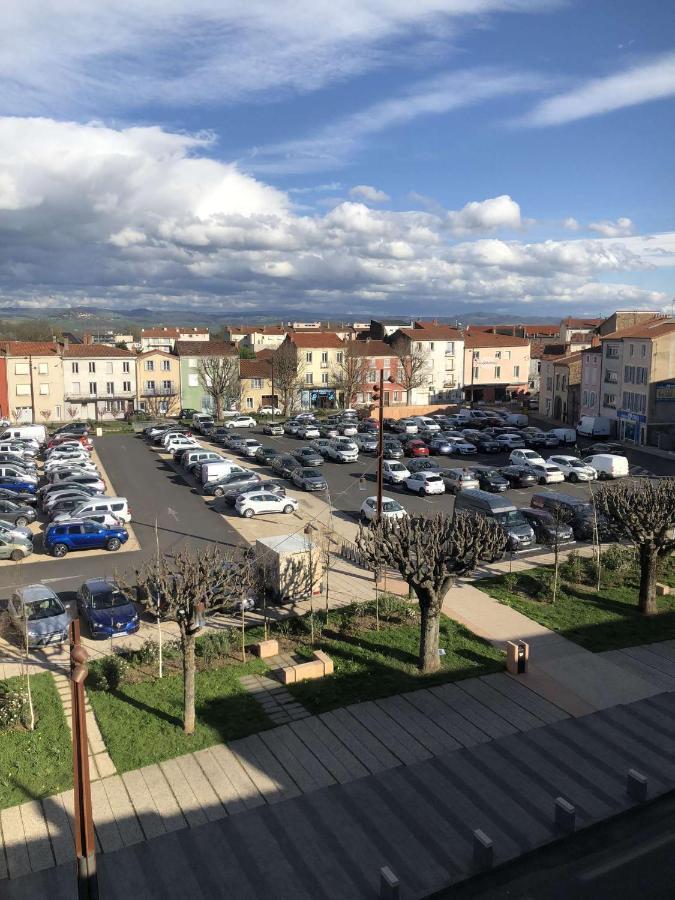 Appartement F2 Centre-Ville Issoire Avec Jolie Vue Exterior foto