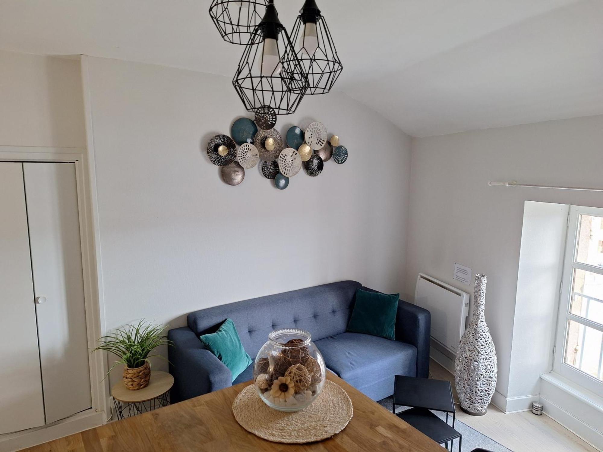 Appartement F2 Centre-Ville Issoire Avec Jolie Vue Exterior foto